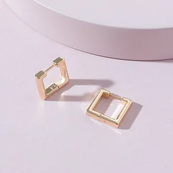 Kadın Basit Tasarım Altın Rengi Bakır Geometrik küçük halka küpe Minimalist Huggies Küpe